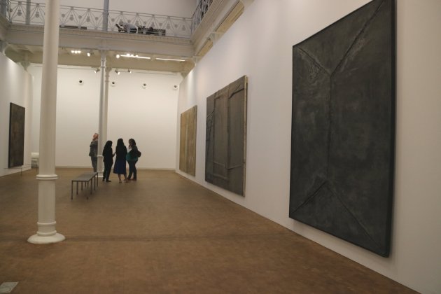 La mostra 'Antoni Tàpies. Biografia política' a la Fundació Tàpies. Aina Martí ACN