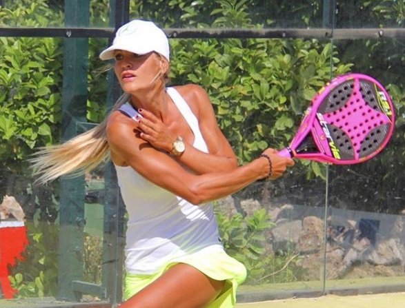 mujer apolilláis padel