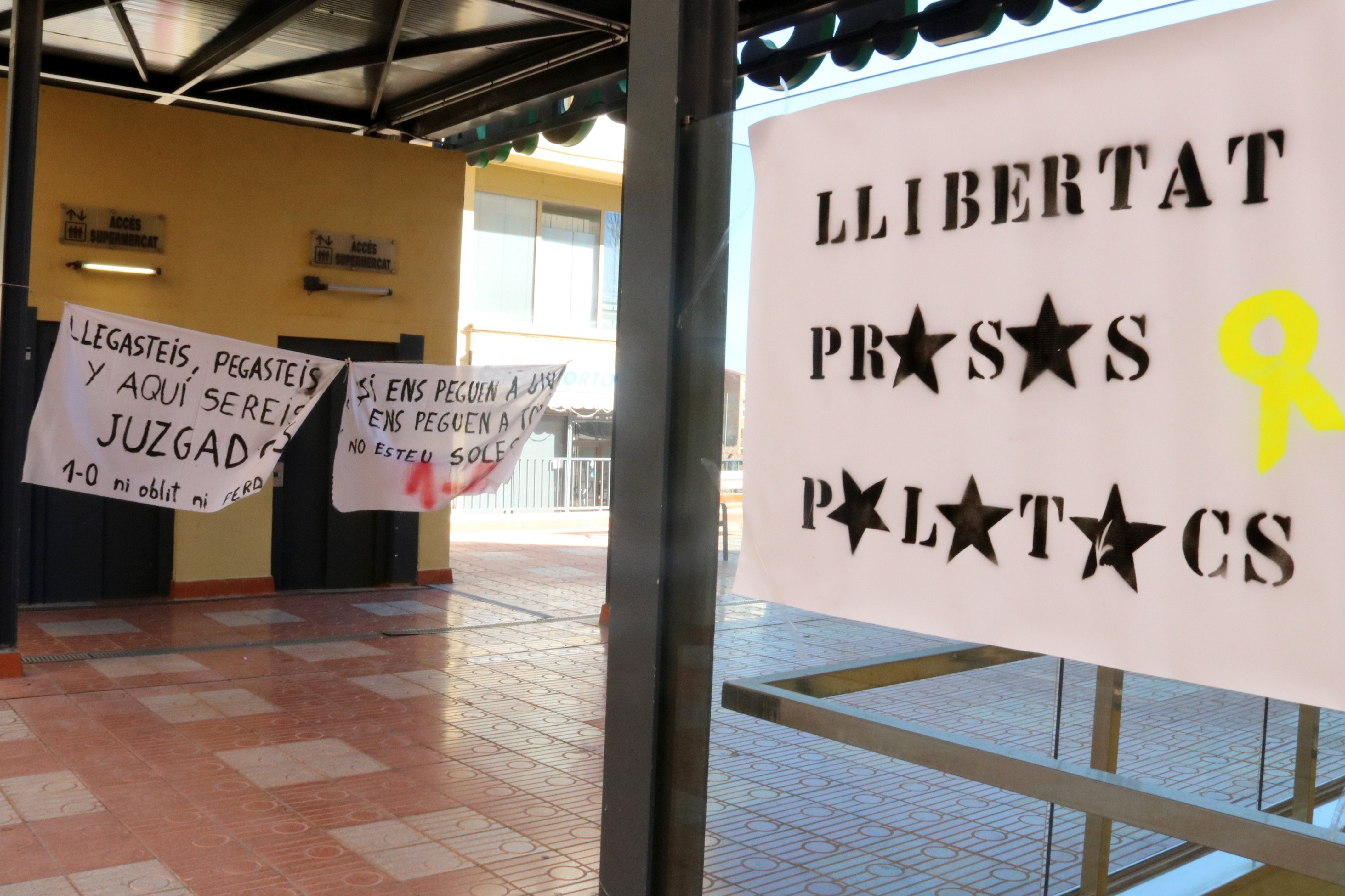 pancartes 1-O jutjats Martorell