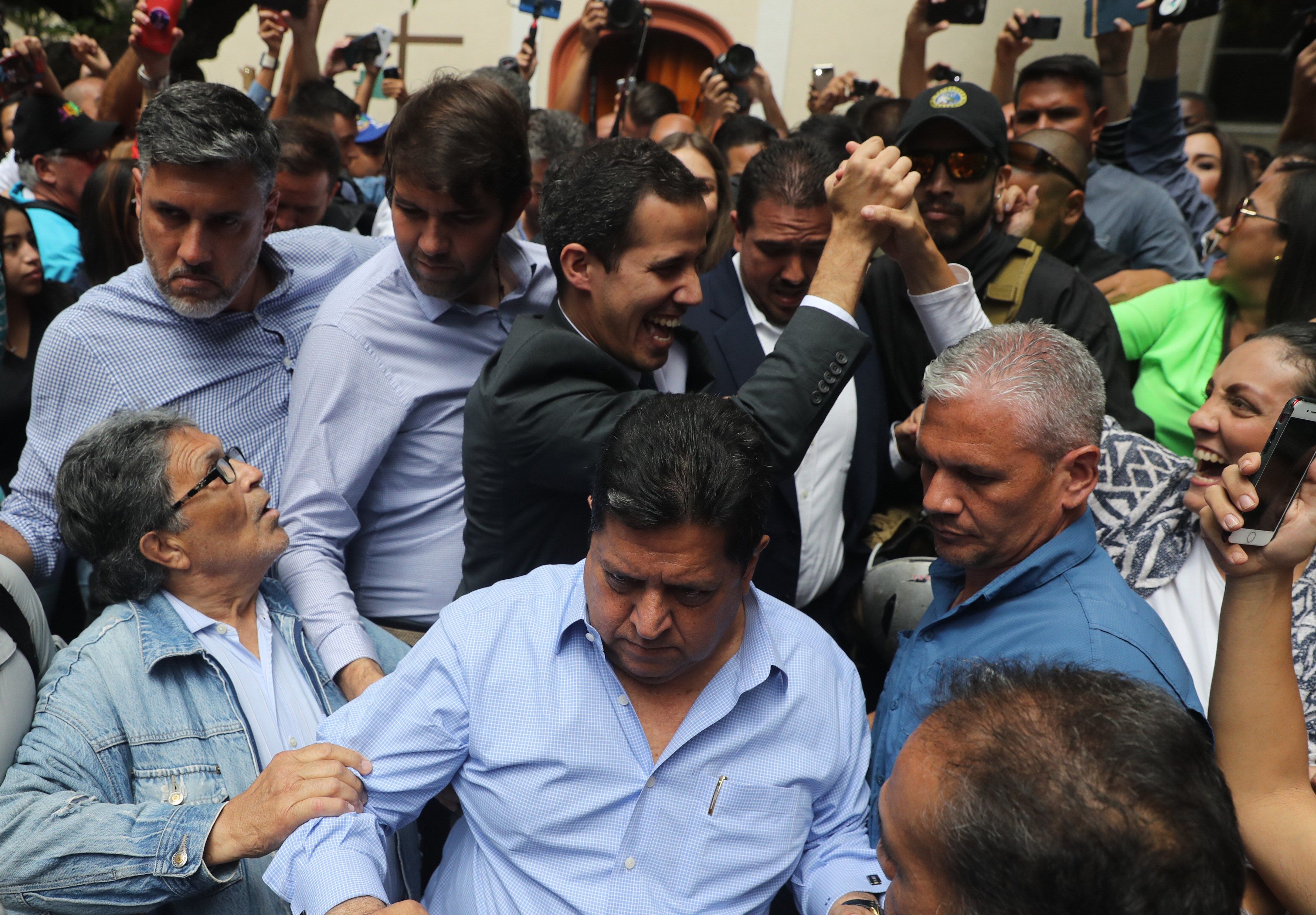 Guaidó mantiene el pulso a Maduro y llama a nuevas movilizaciones