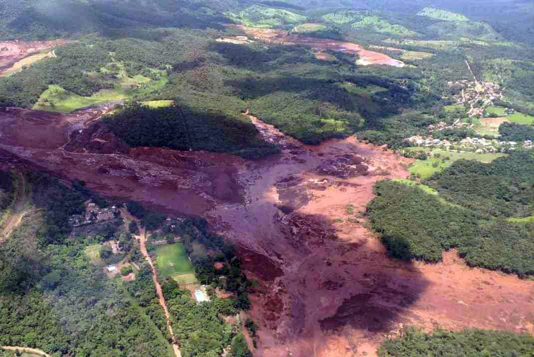 Unos 200 desaparecidos por la rotura de una presa de residuos en Brasil