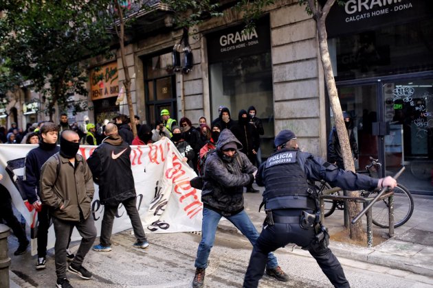mossos|mozos manifestantes antifascistas 80 años guerra civil carles palacio