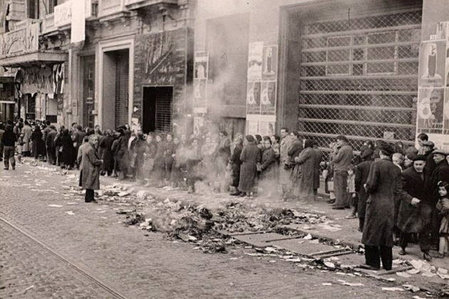 Colas de racionamiento. Días inmediatamente posteriores al empleo|ocupación. Font The Spanish Civil War
