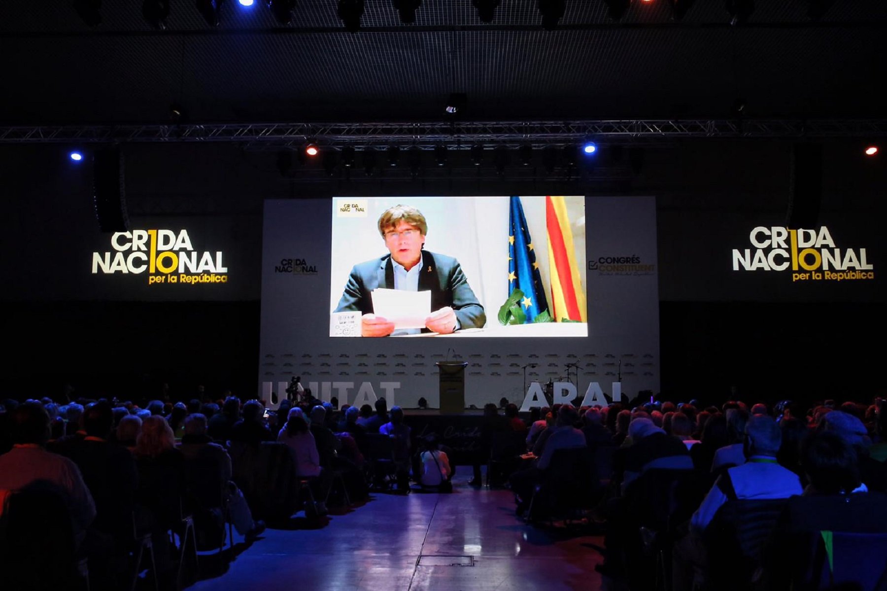 Puigdemont: "Hacemos un llamamiento a no rendirnos, a no quedarnos quietos, a ganar"