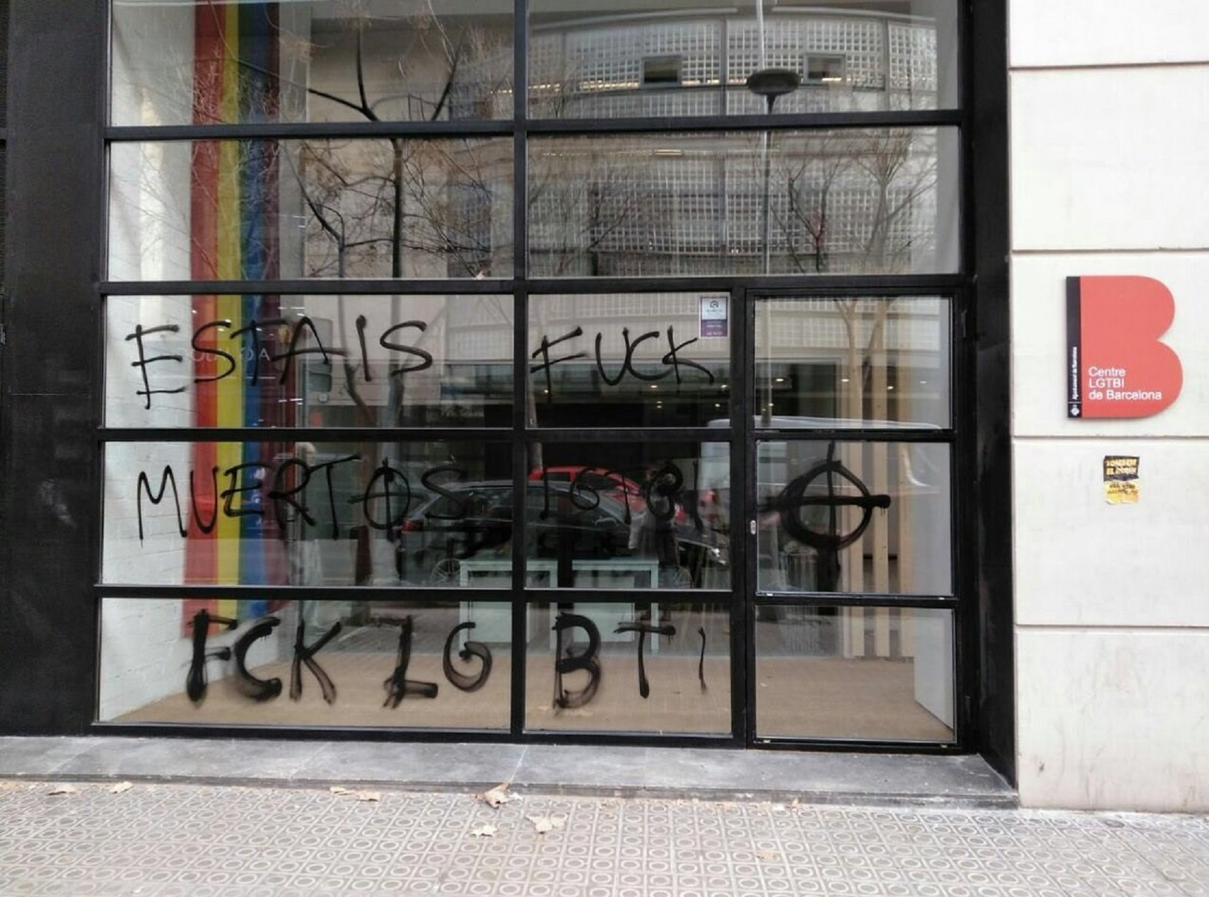 El Consell Nacional LGTBI condena el ataque fascista al centro del colectivo en Barcelona