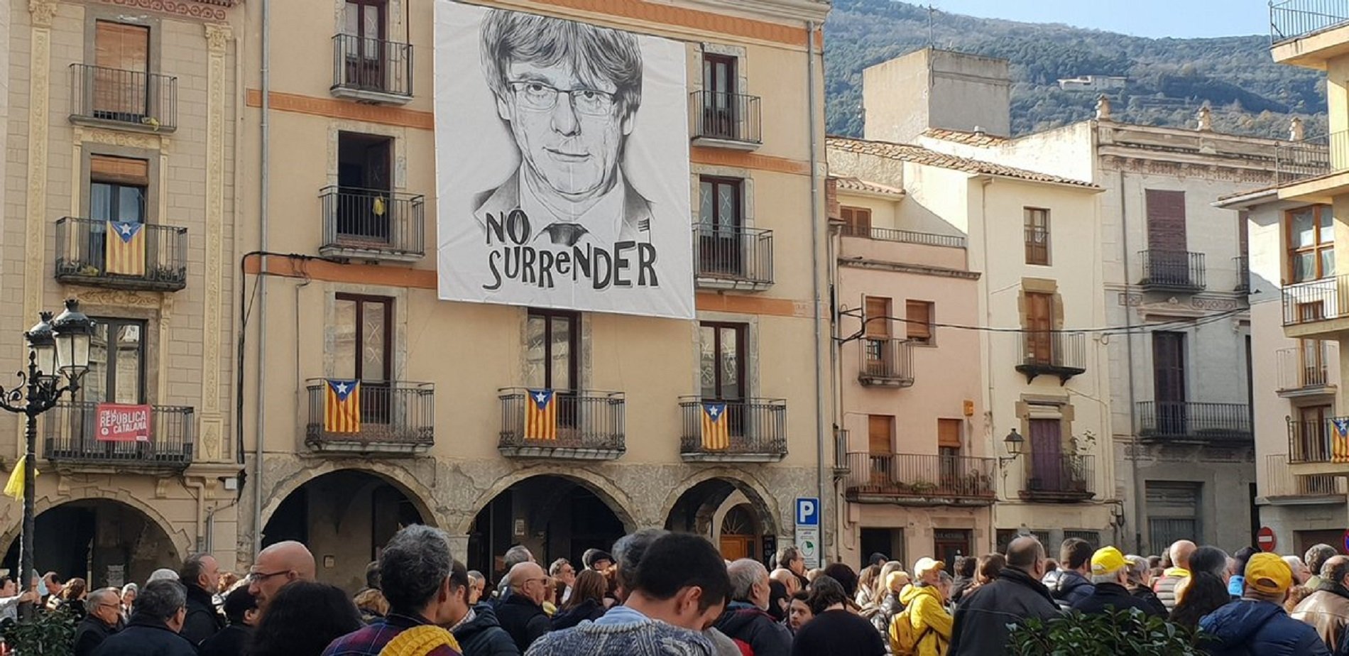 Carles Puigdemont's village Amer calls for his restoration as president