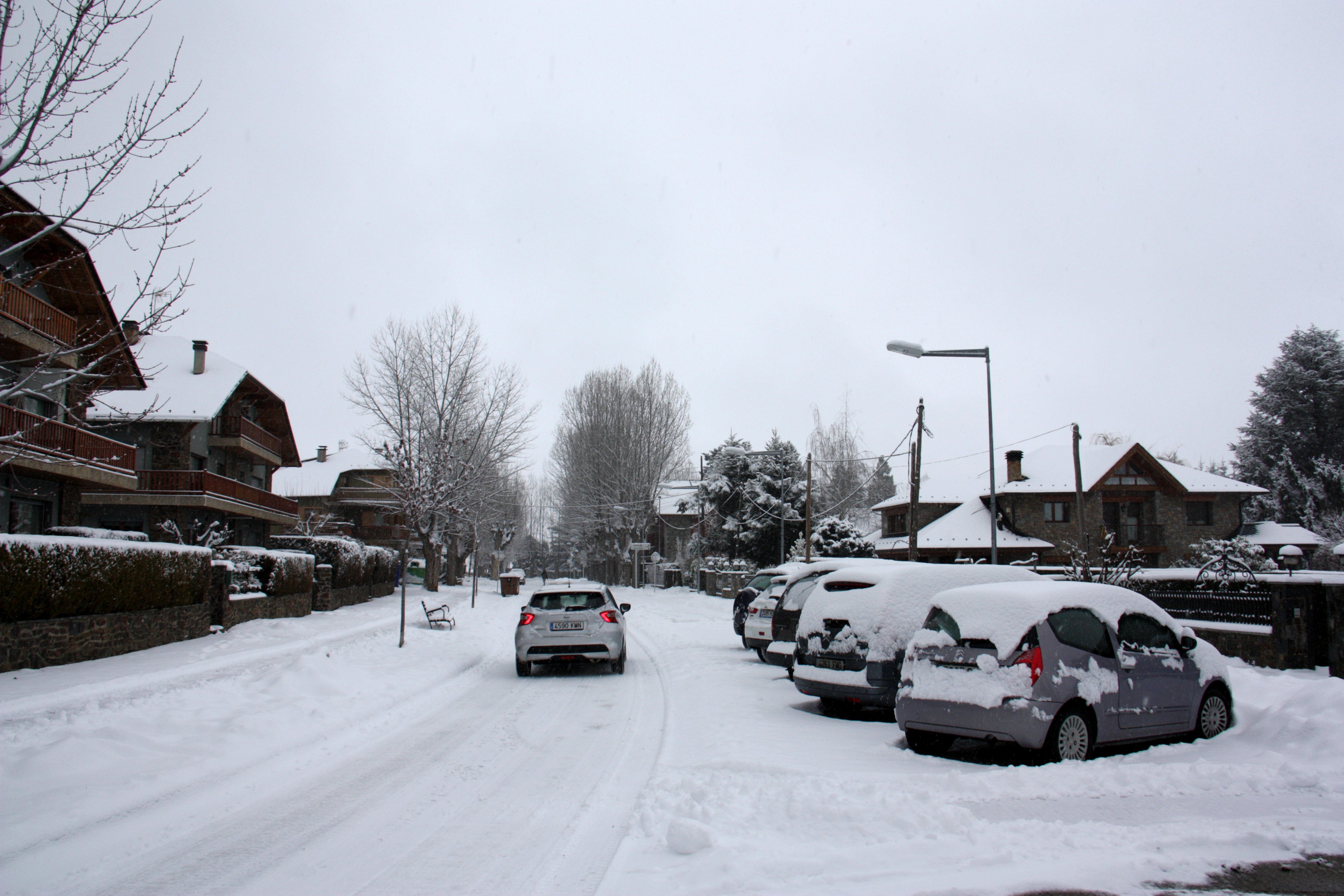 La nieve afecta el tráfico de las carreteras catalanas