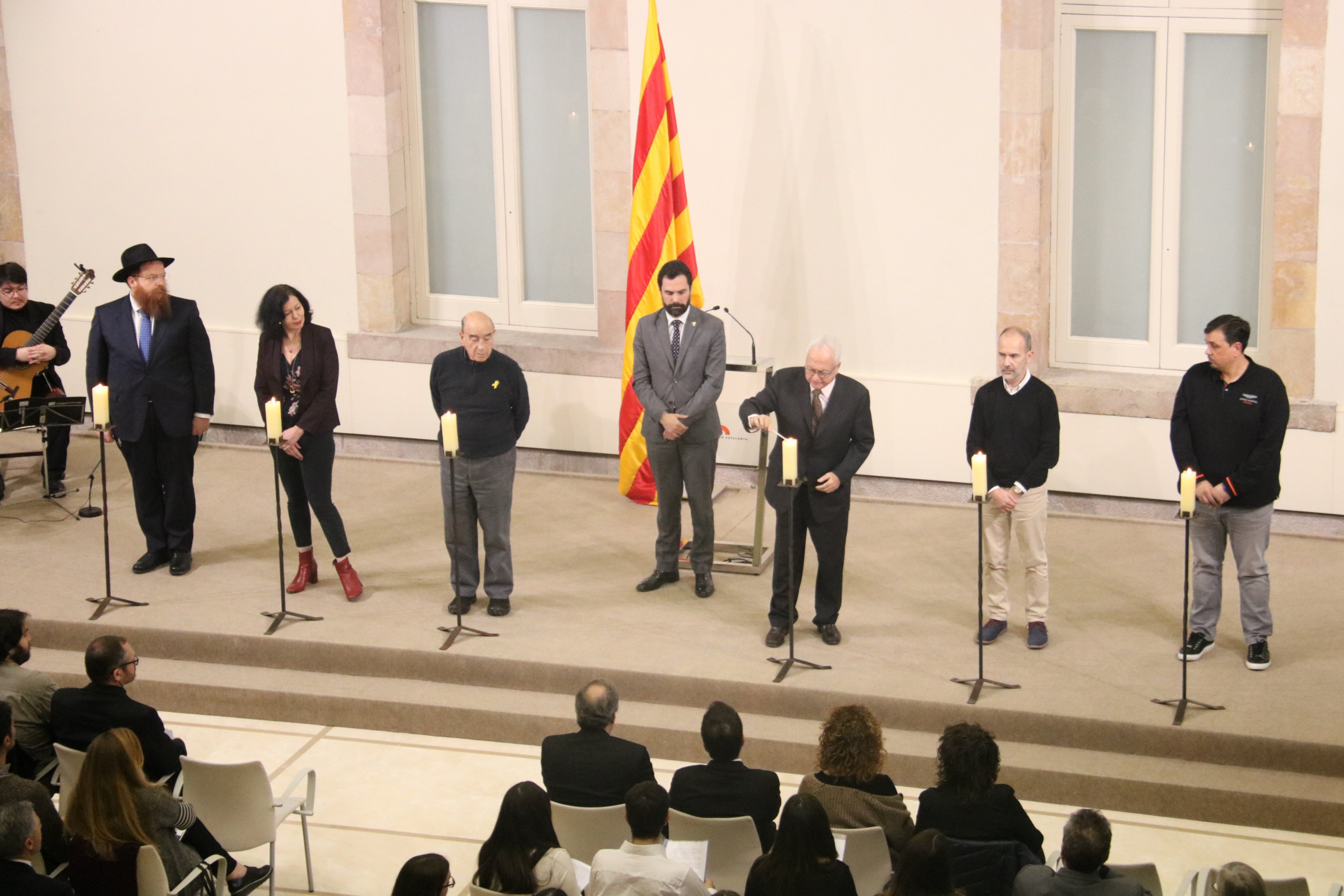 Torra y Torrent piden no ser "indiferentes" ante la "amenaza" del retorno del fascismo