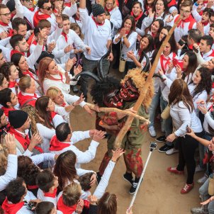 Mil dimonis Festes de Sant Antoni (Capdepera, Mallorca). Autor José Juan Luna Potti. Mil dimonis Festes de Sant Antoni (Capdepera, Mallorca). Autor José Juan Luna Potti.
