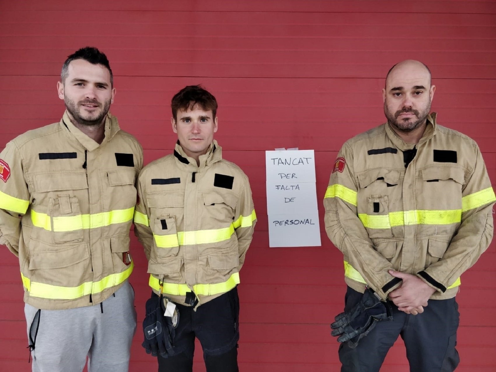 Bomberos voluntarios de Catalunya cierran sus instalaciones