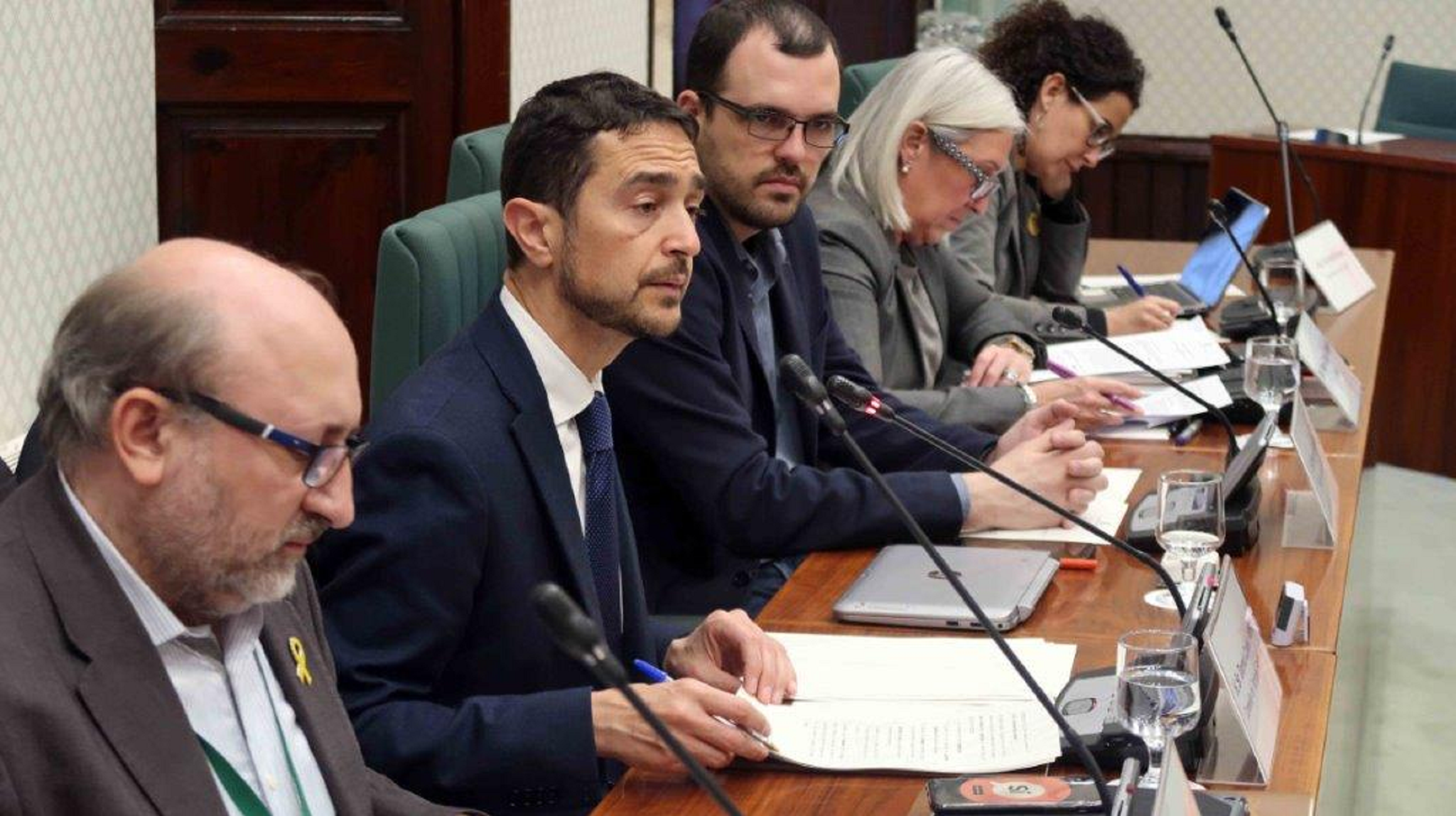 Bronca al Parlament per l'intent de Cs de vetar parlar de la investidura de Puigdemont