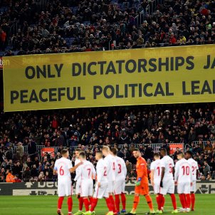 pancarta camp nou presos politic barça efe pancarta camp nou presos politic barça efe