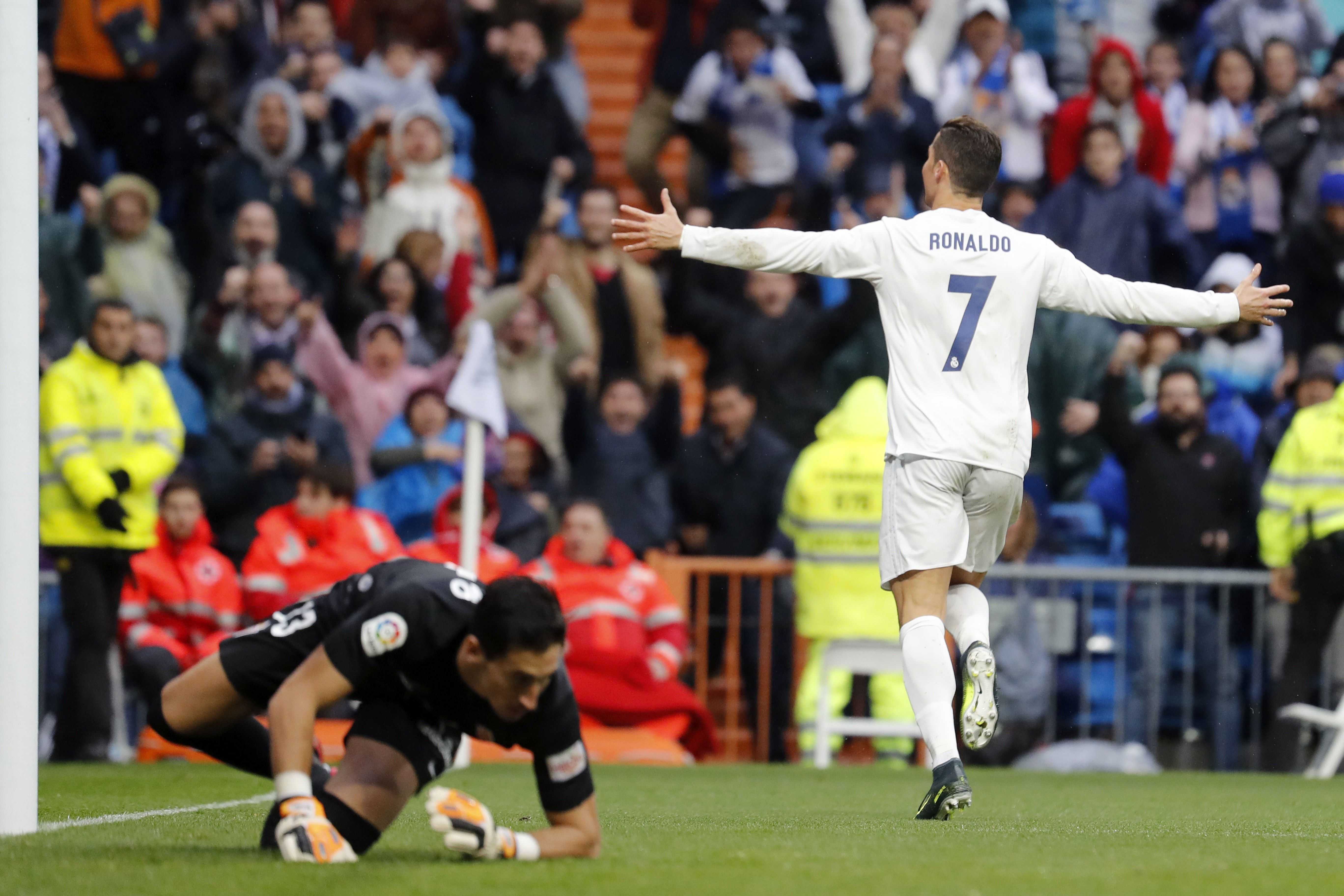 El Madrid juega con fuego pero no se quema contra el Sporting (2-1)