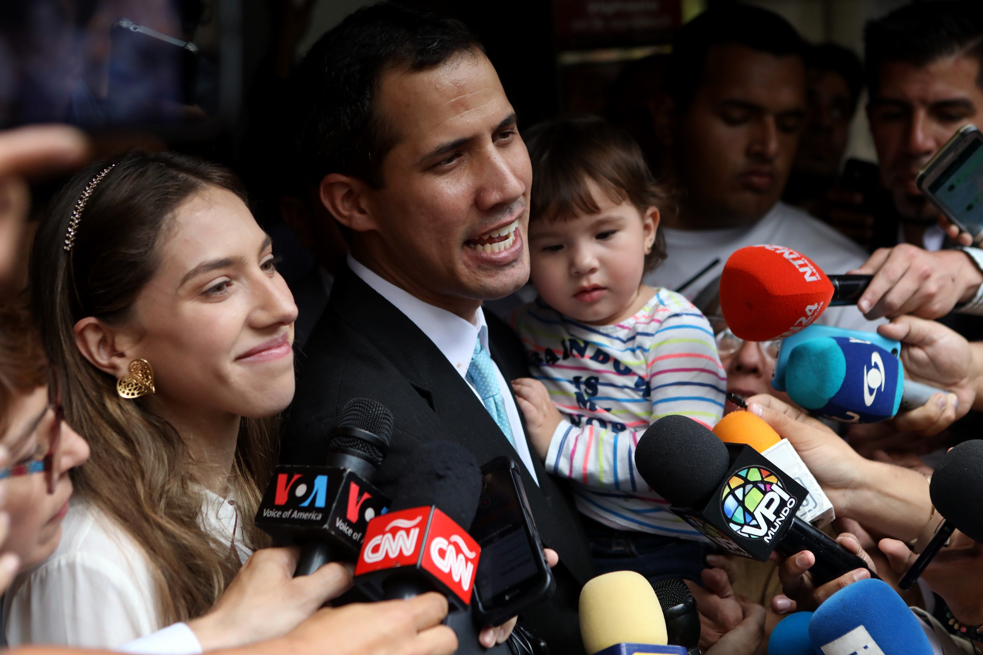 Guaidó denuncia que la policia ha interrogado a su mujer en su domicilio