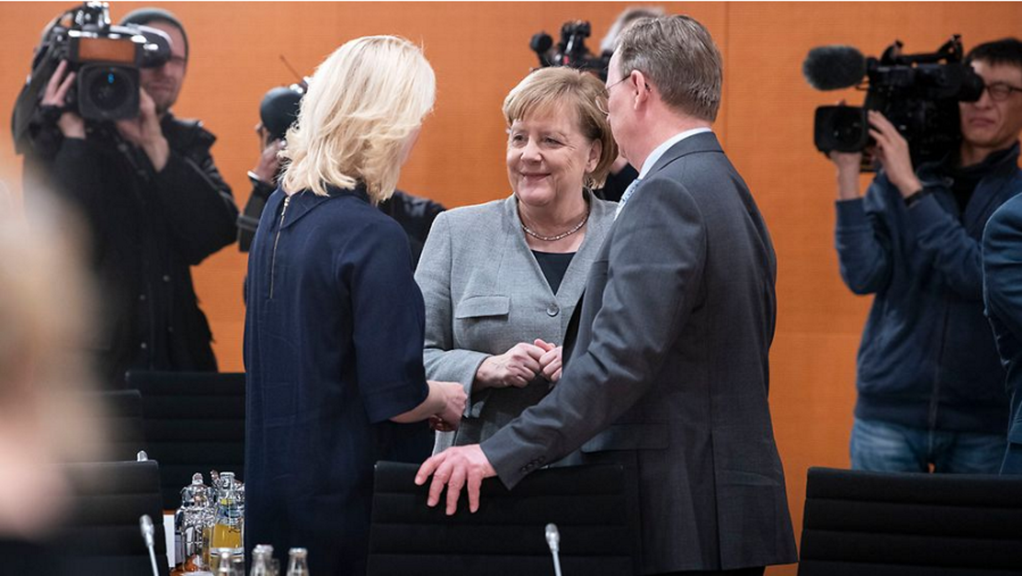 Merkel deja en evidencia el modelo autonómico español, "el más descentralizado del mundo"