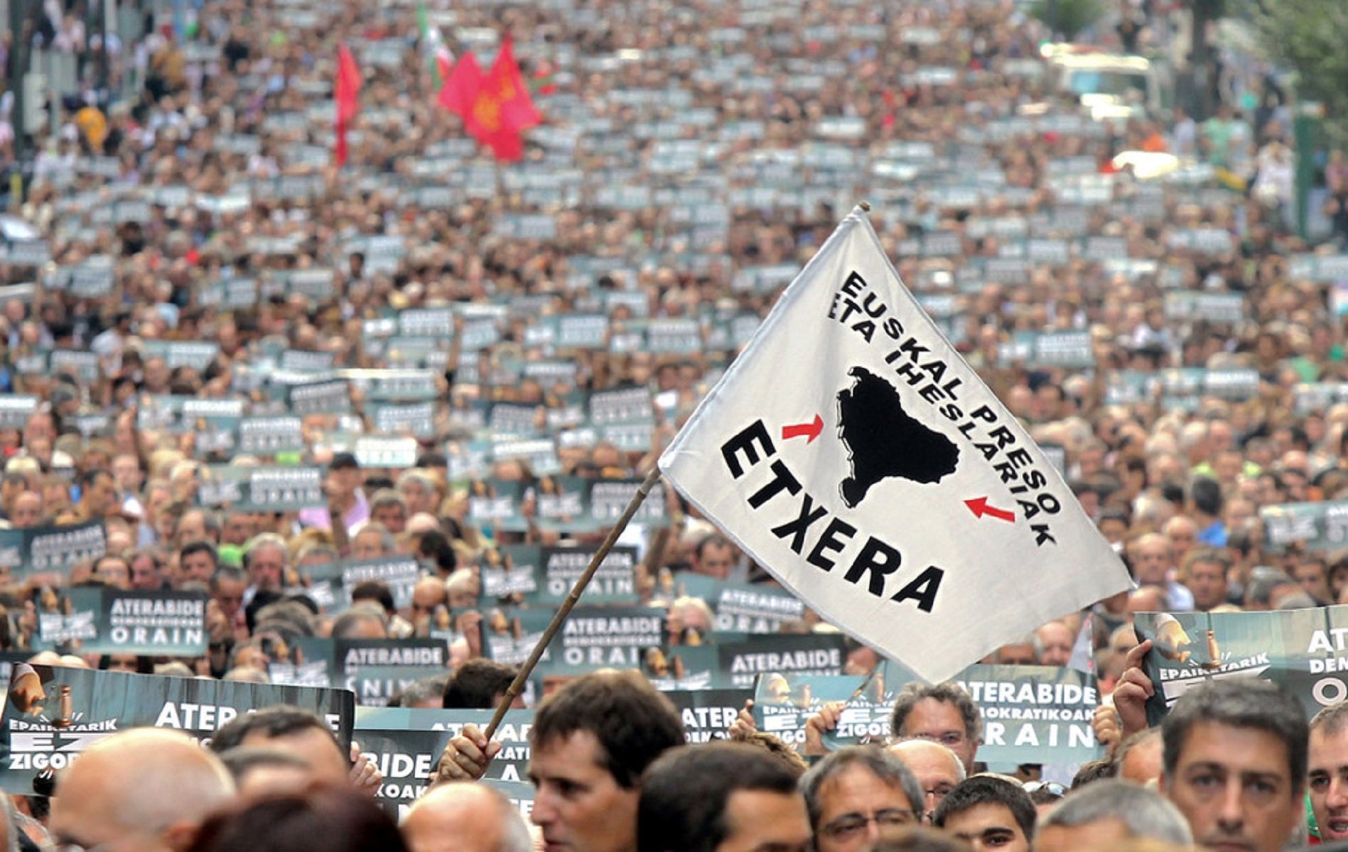 La Moncloa autoritza uns altres tres acostaments de presos d'ETA al País Basc