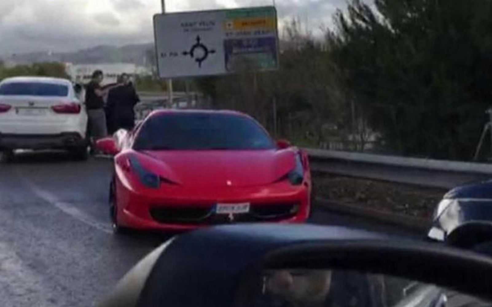 Neymar té un accident amb el seu Ferrari