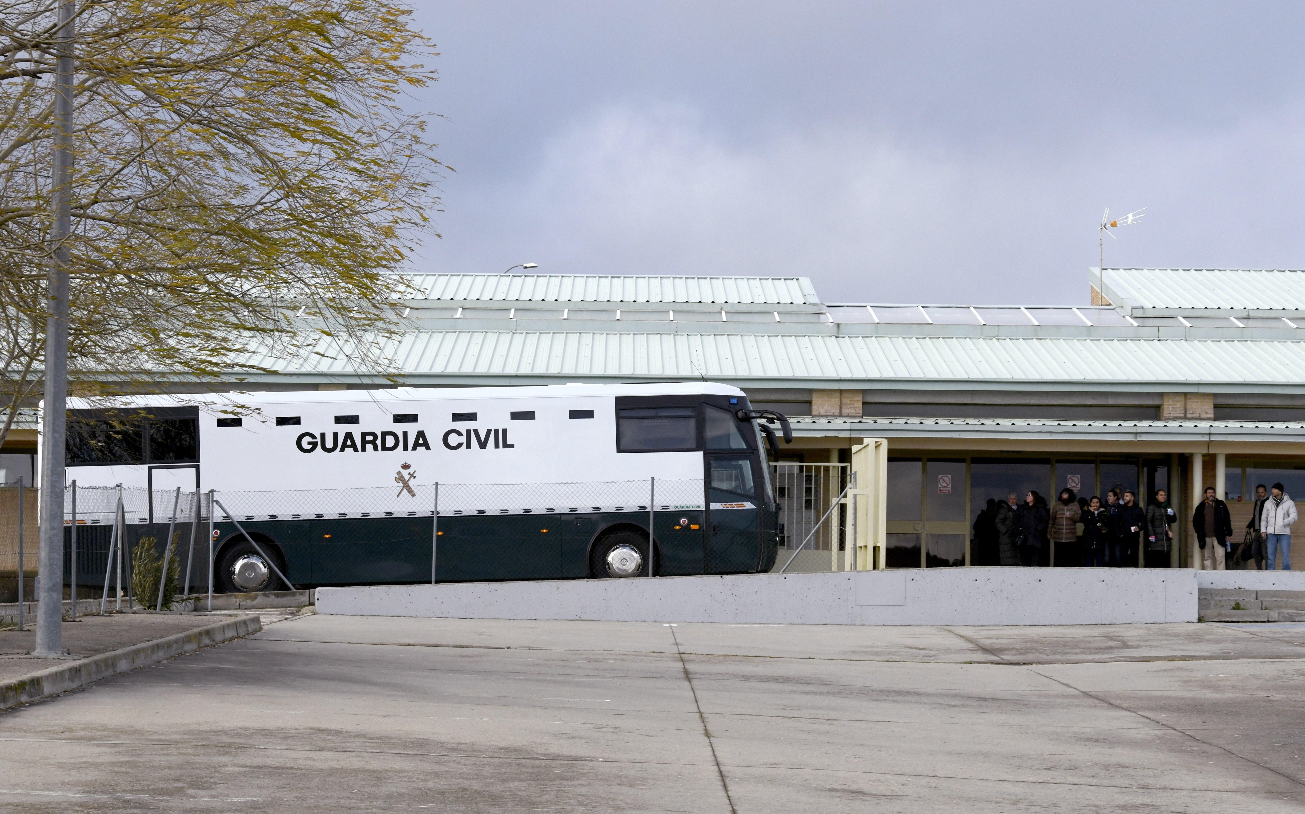 Catalan prisoners stopped from bringing anything yellow into Madrid prison