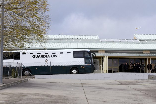 Autobus trasllat presos polítics soto del Real - Efe Autobus trasllat presos polítics soto del Real - Efe