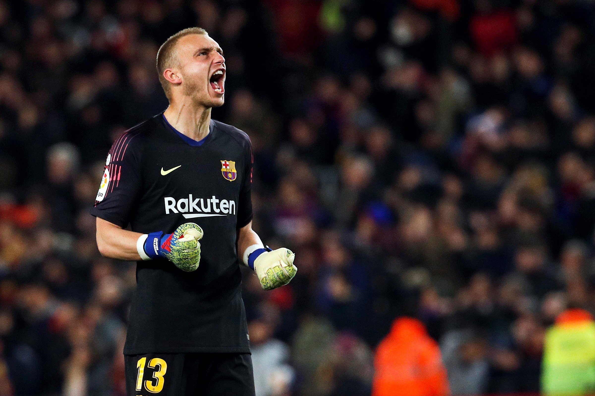 Cillessen torna a Barcelona afectat pel virus FIFA