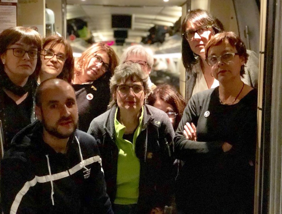 El periple dels familiars dels presos polítics: 1.400 km per 40 minuts de vidre