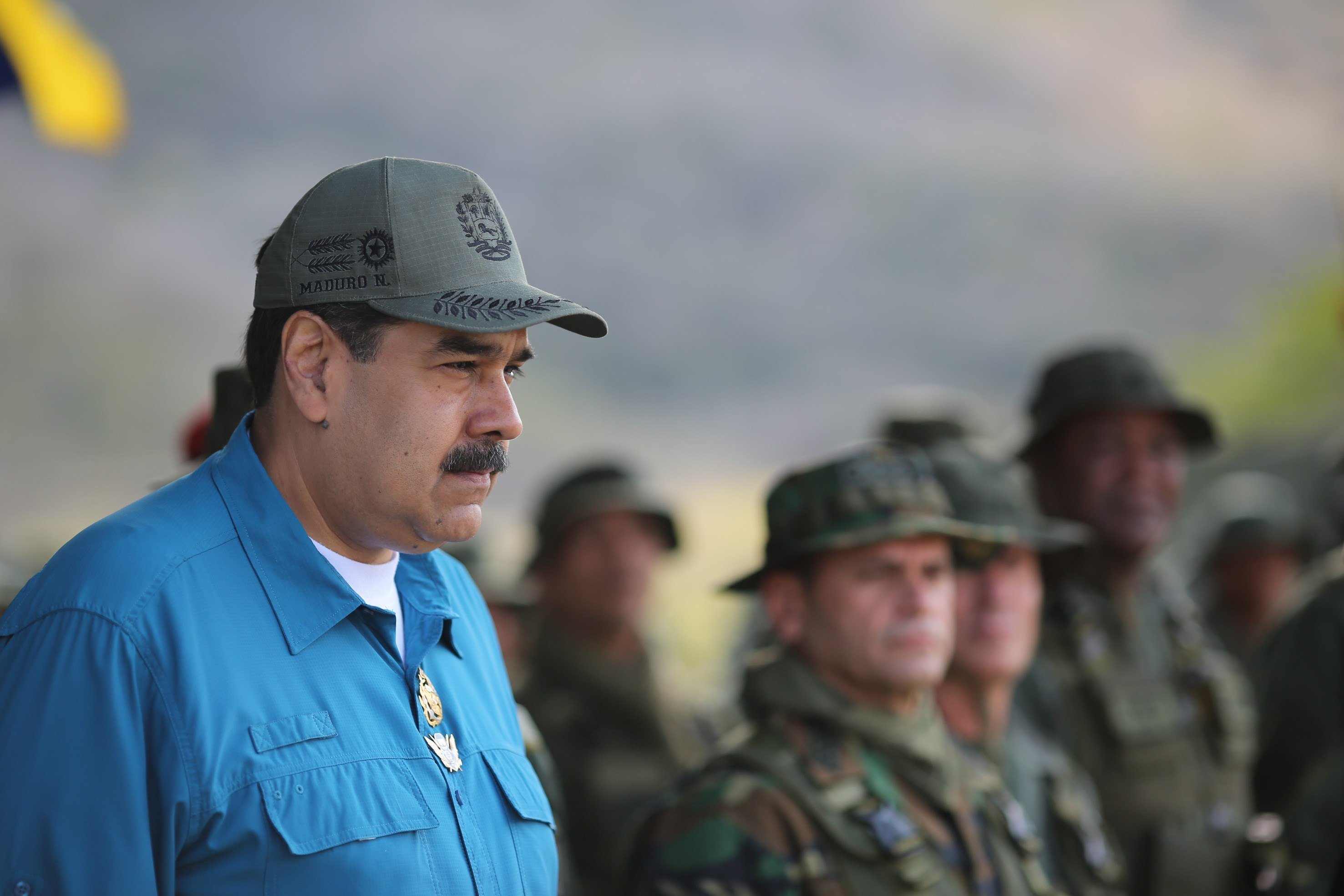 El gobierno de Maduro dice estar "enfrentando y desactivando" un golpe de estado
