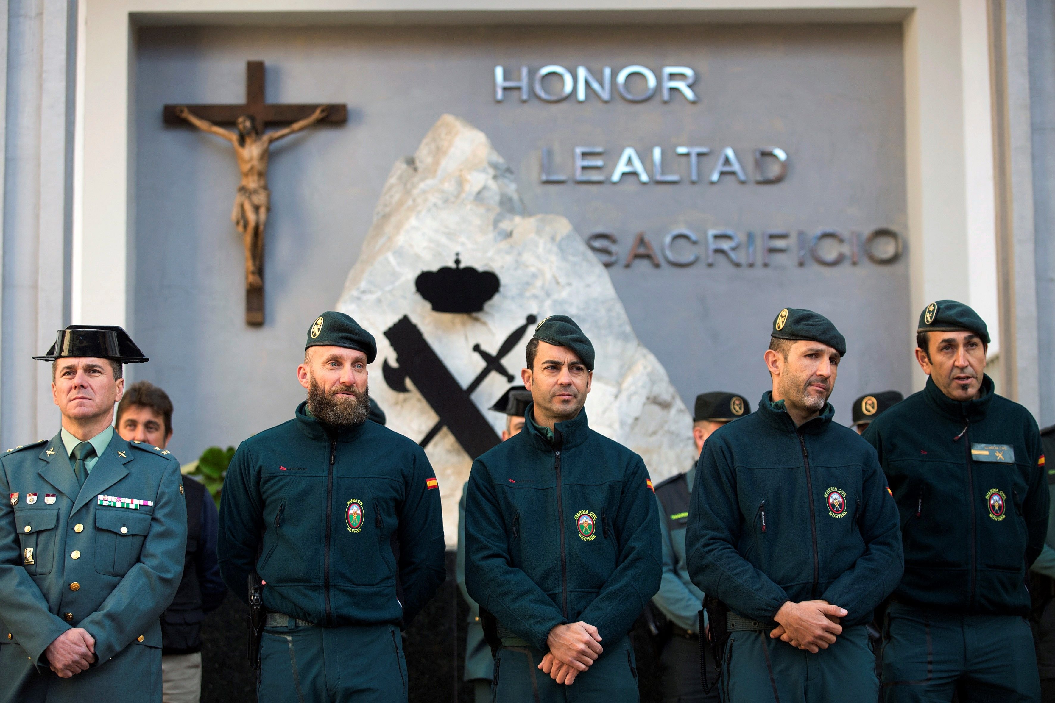 ¿Guardias civiles o alienígenas? Los nuevos uniformes de tráfico del Instituto Armado