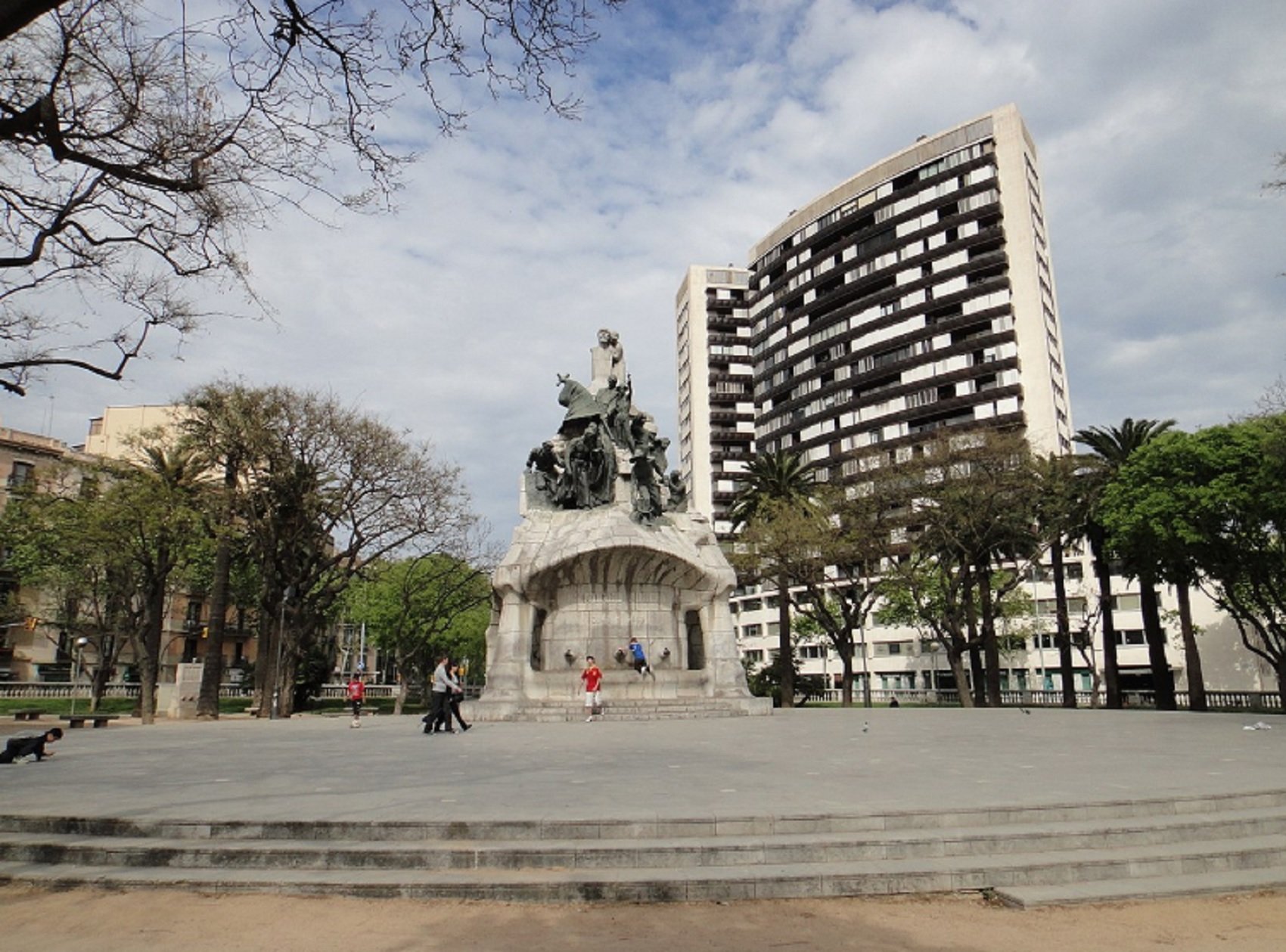 Demanen canviar el nom de la plaça Tetuan per 1 d'octubre