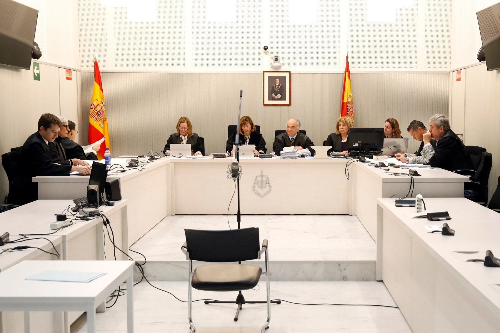 Els jutjats mantenen serveis bàsics com violència masclista i causes amb presos