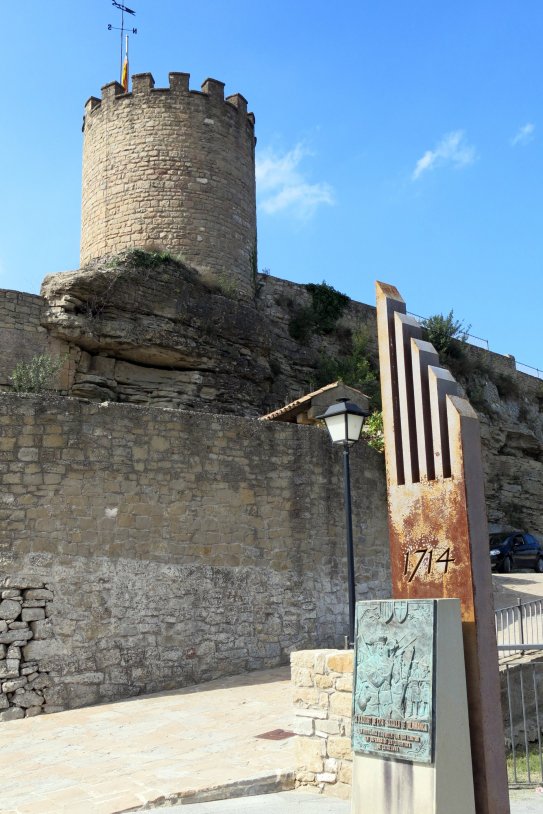Monumento a la Batalla de Talamanca y torre del castillo Enfo Wikipedia