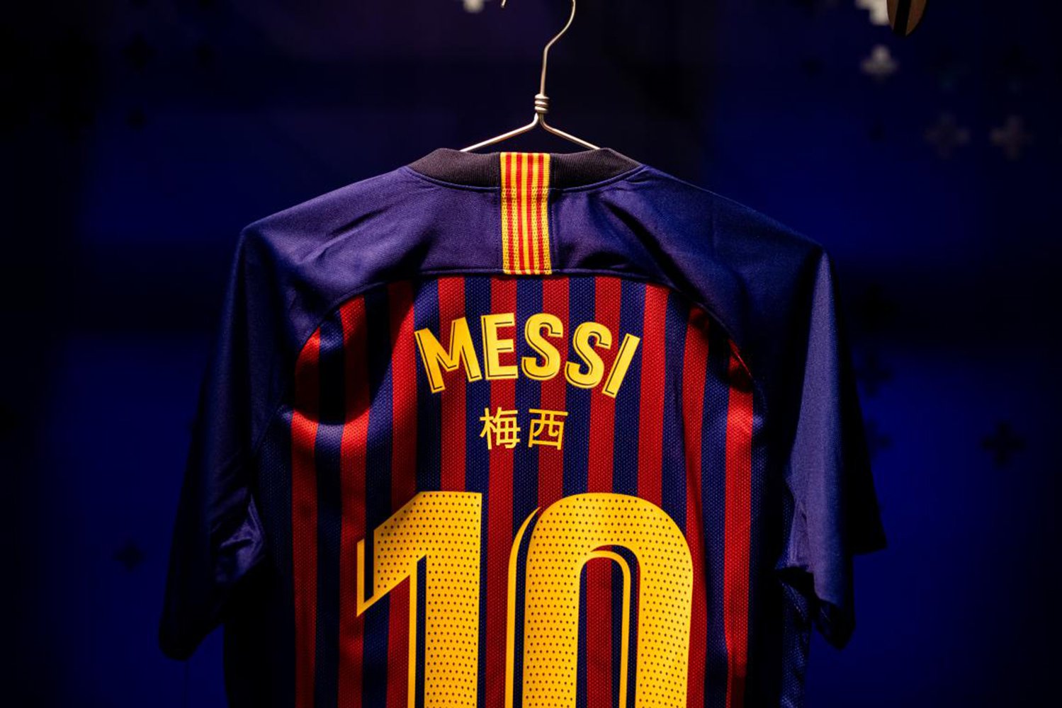 ¿Por qué los jugadores del Barça llevarán letras chinas en la camiseta del Clásico?