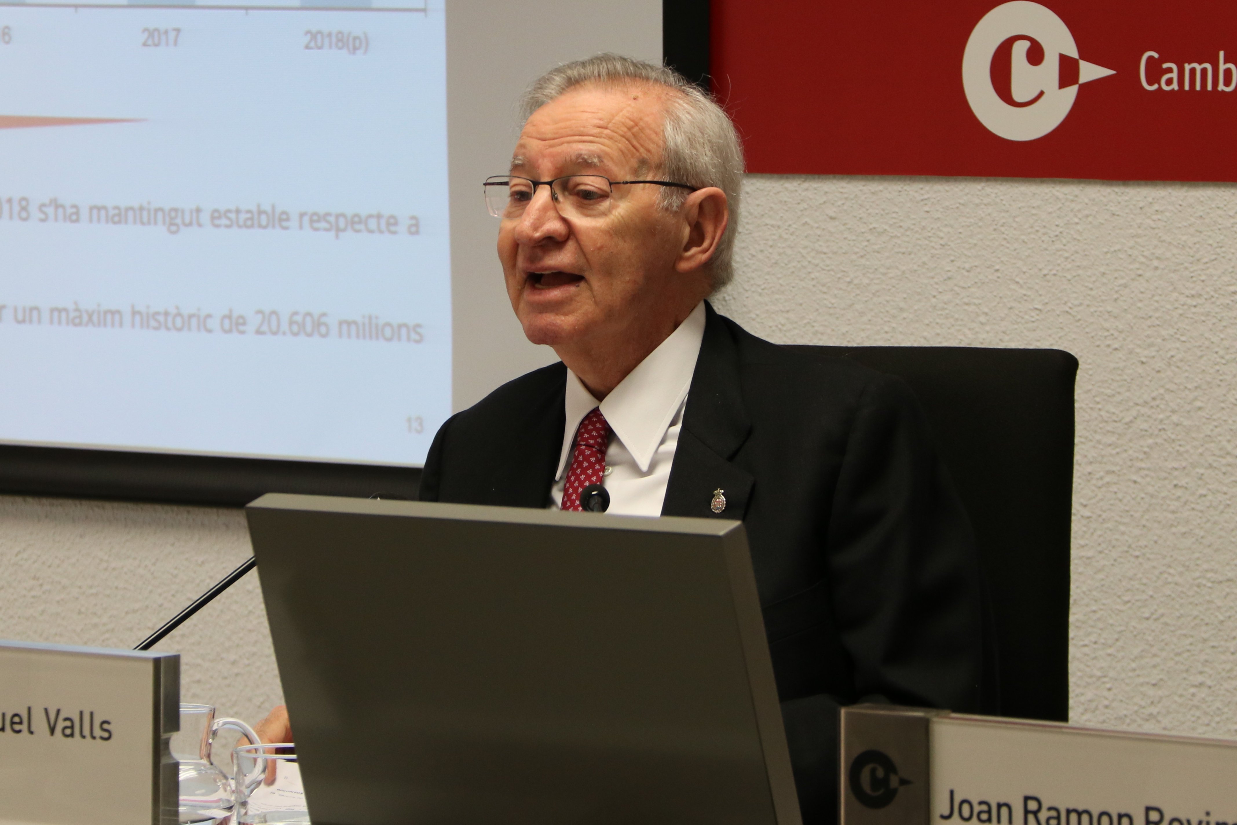 La Cambra modera les previsions del PIB i culpa Colau de la falta de construcció