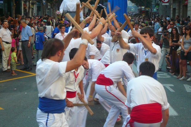 Festa Major de Gràcia 2011   Bastoners de Barcelona   XIII cercavila de cultura popular   carrer Gran pere prlpz wikipedia