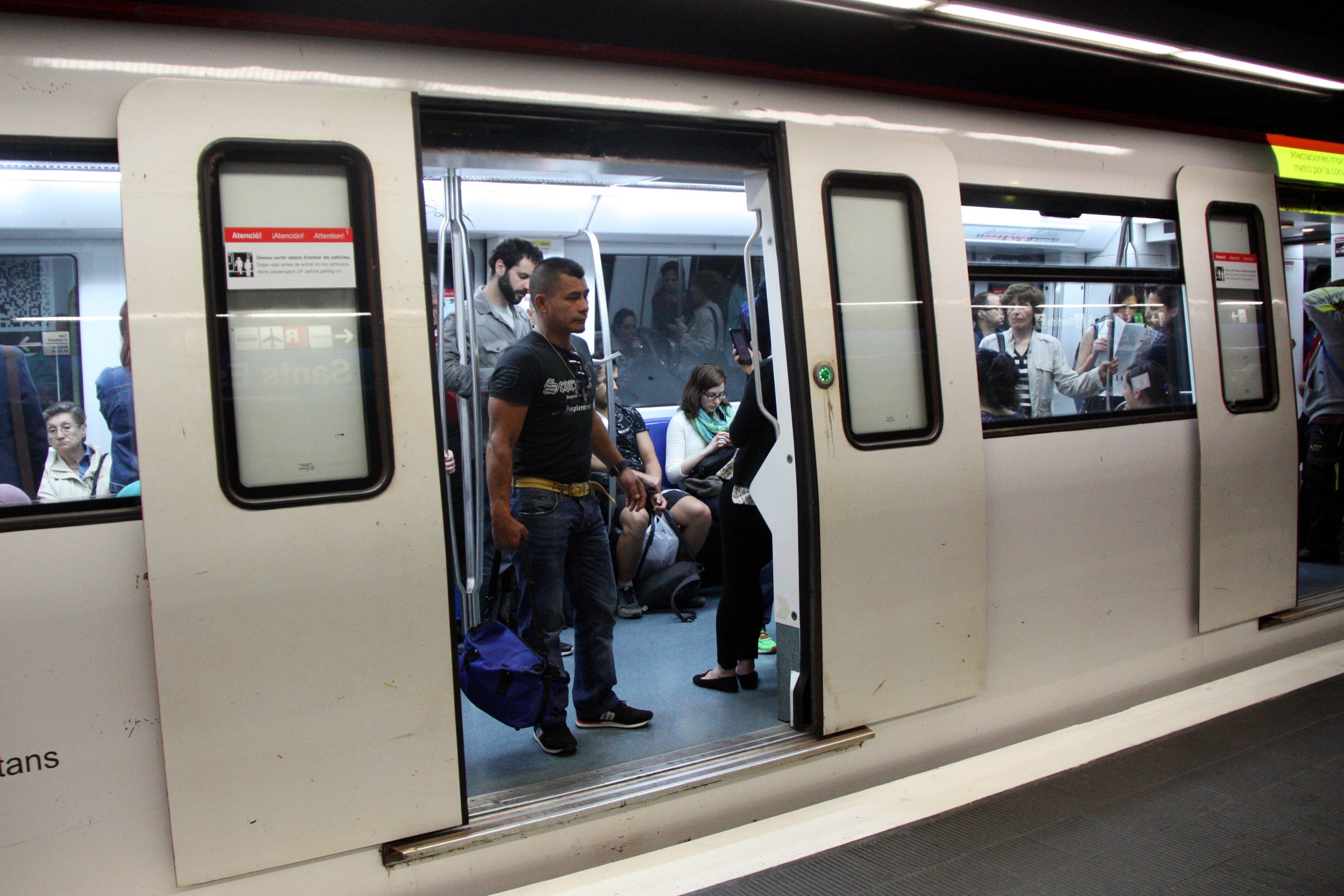 TMB comprará 42 trenes nuevos para sustituir a los afectados por el amianto