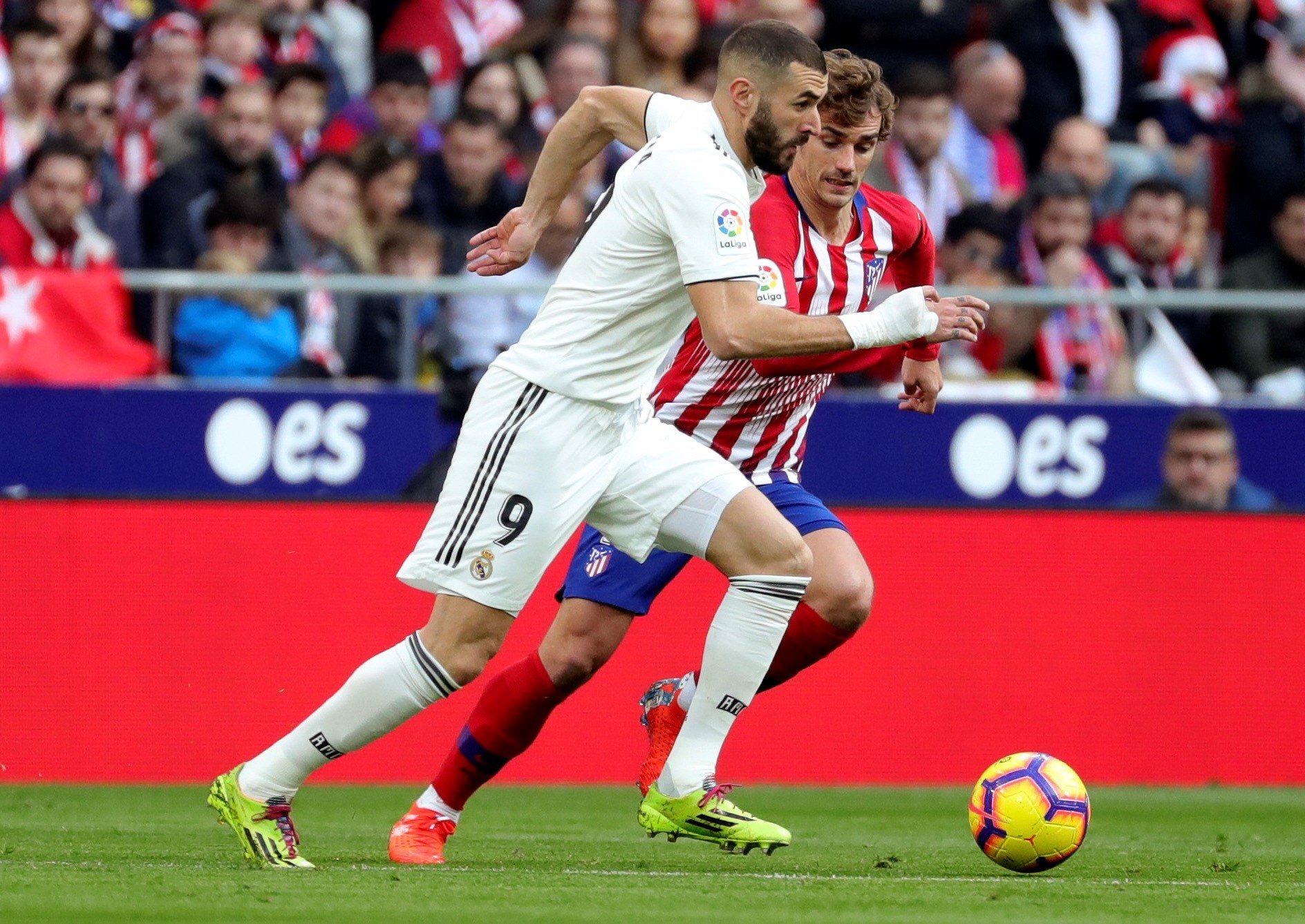 El Madrid guanya amb escàndol arbitral