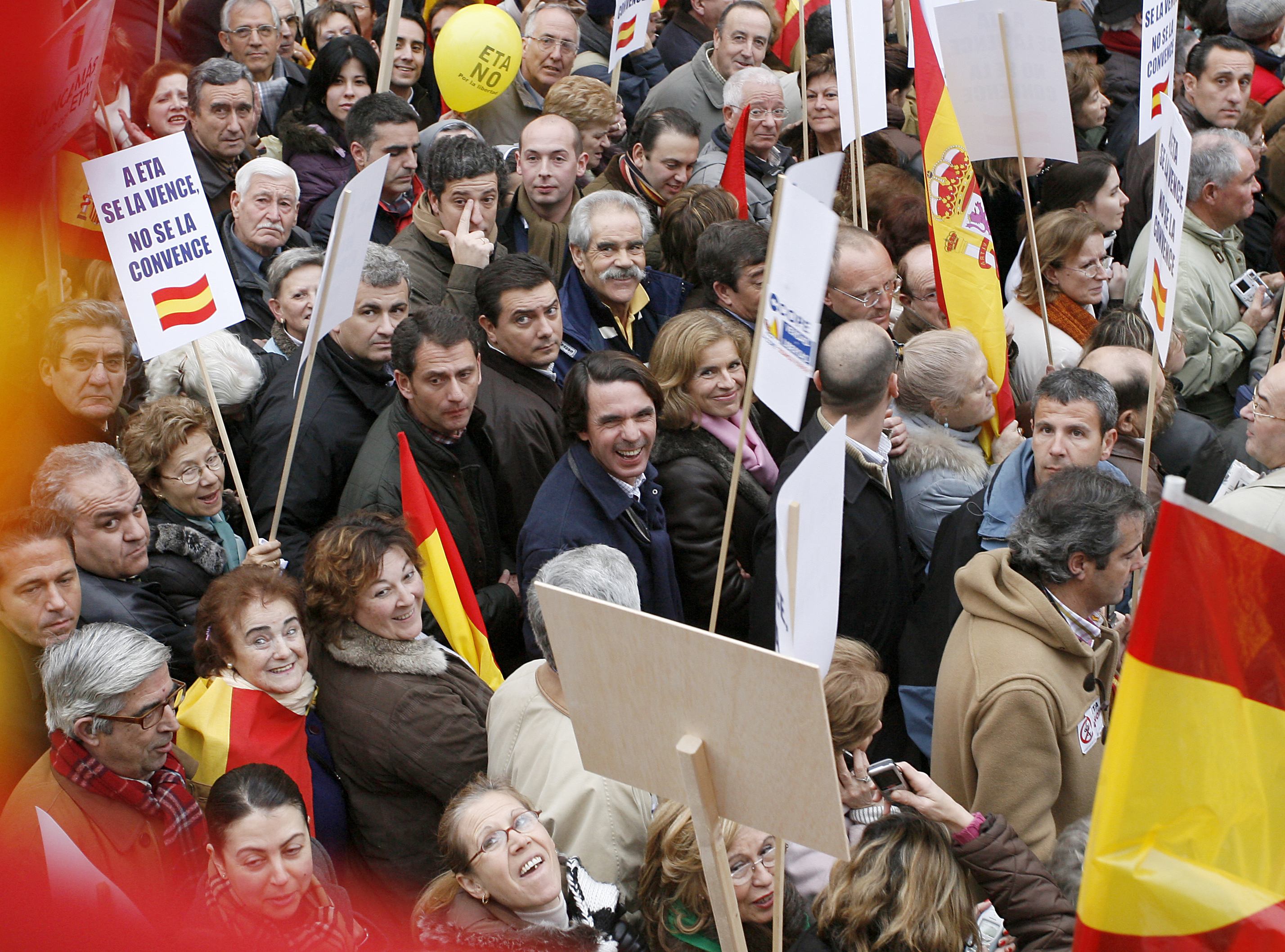 El aznarismo resucita en Colón: el relato que servía para ETA sirve para los catalanes
