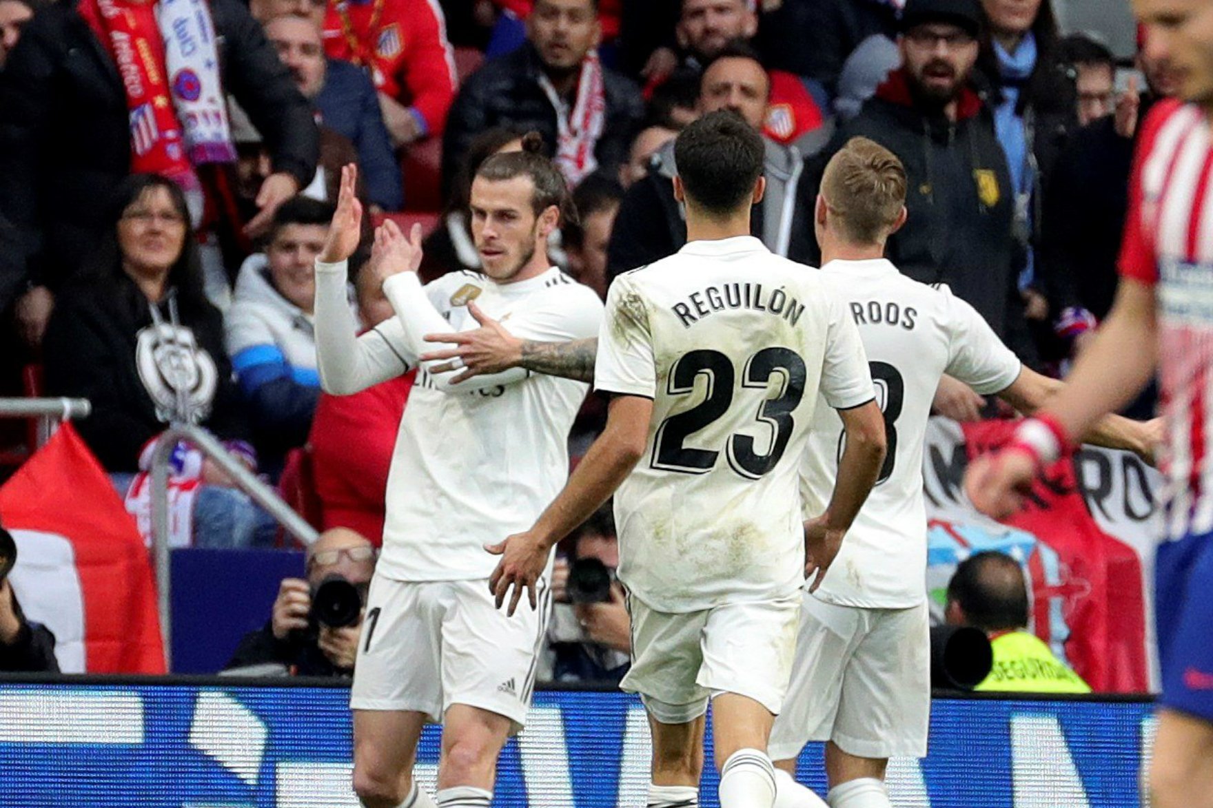 Bale regala un corte de mangas a la afición del Atlético
