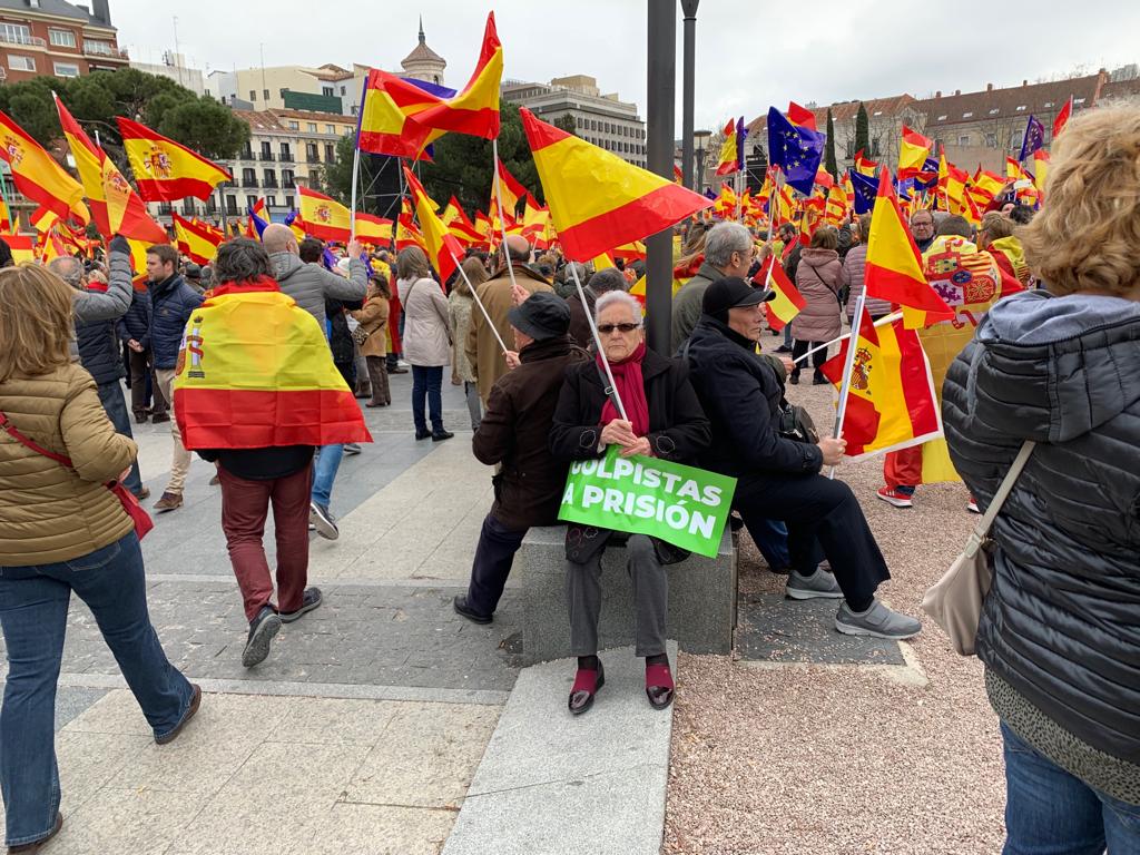 VÍDEO: Crits de "Puigdemont, a la presó" a la concentració de Madrid