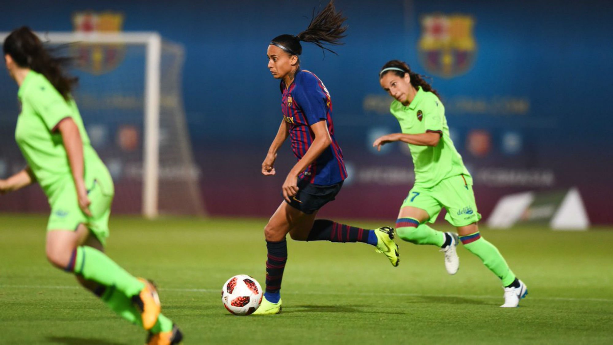 L'entrenador del Barça femení denuncia insults racistes contra una jugadora