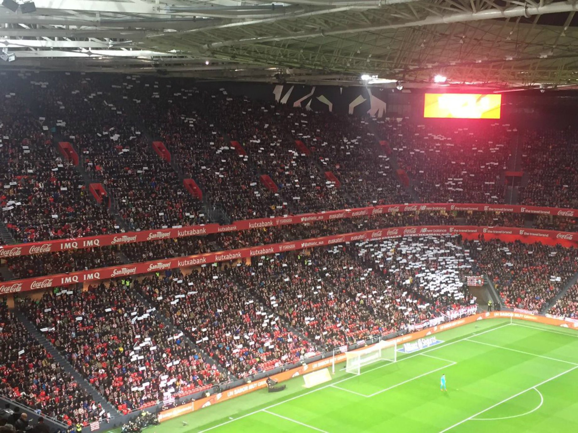 Unidad en Bilbao en el partido del Barça para reclamar la libertad de los presos políticos