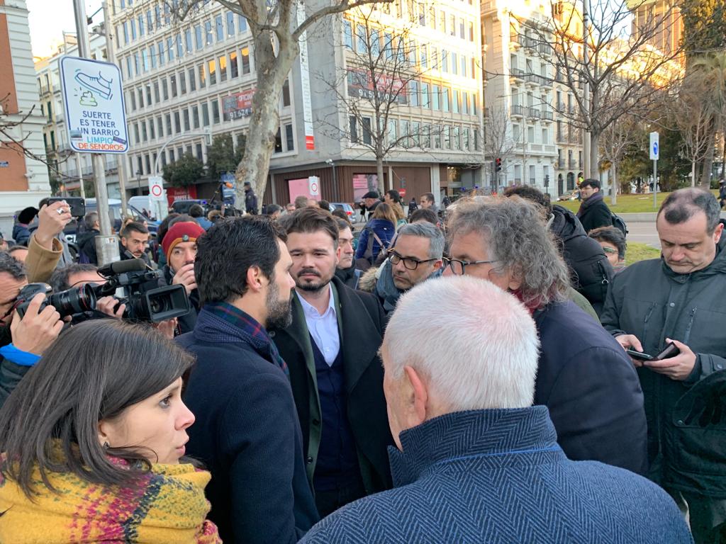 A Rufián no lo dejan acceder a las puertas del Tribunal Supremo