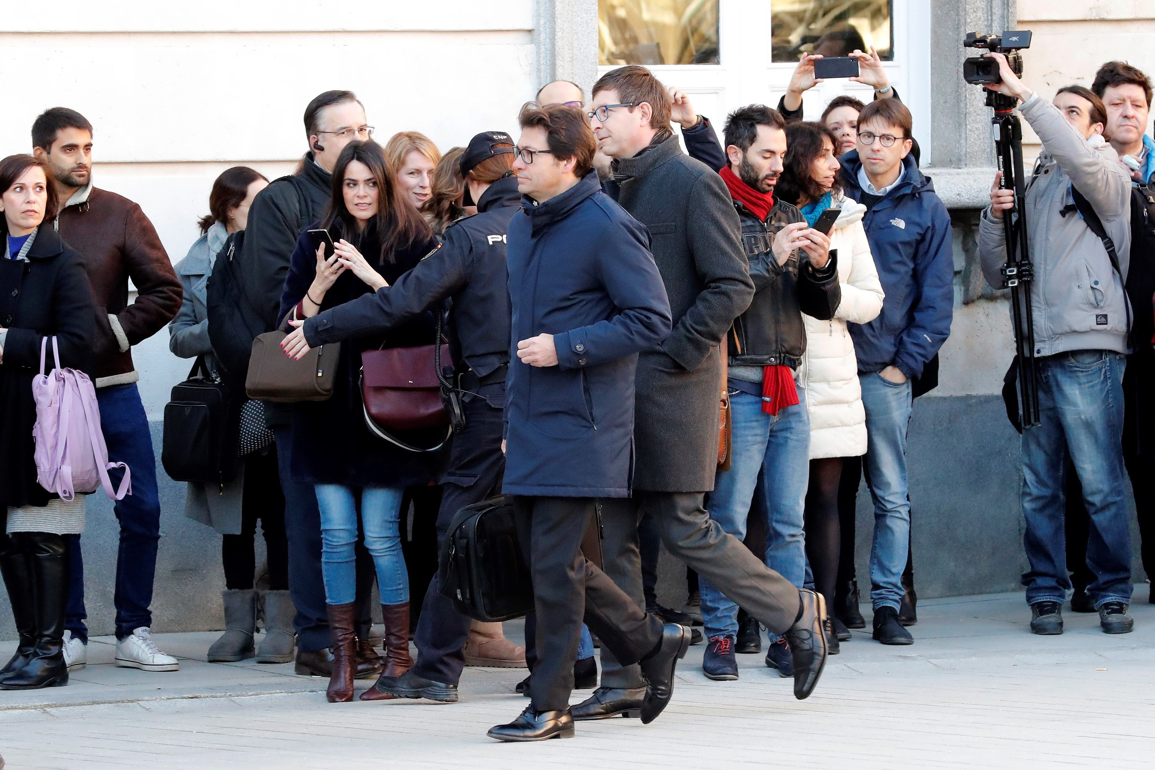 Confunden a Carles Mundó por prensa a las puertas del Supremo: "Yo soy acusado"