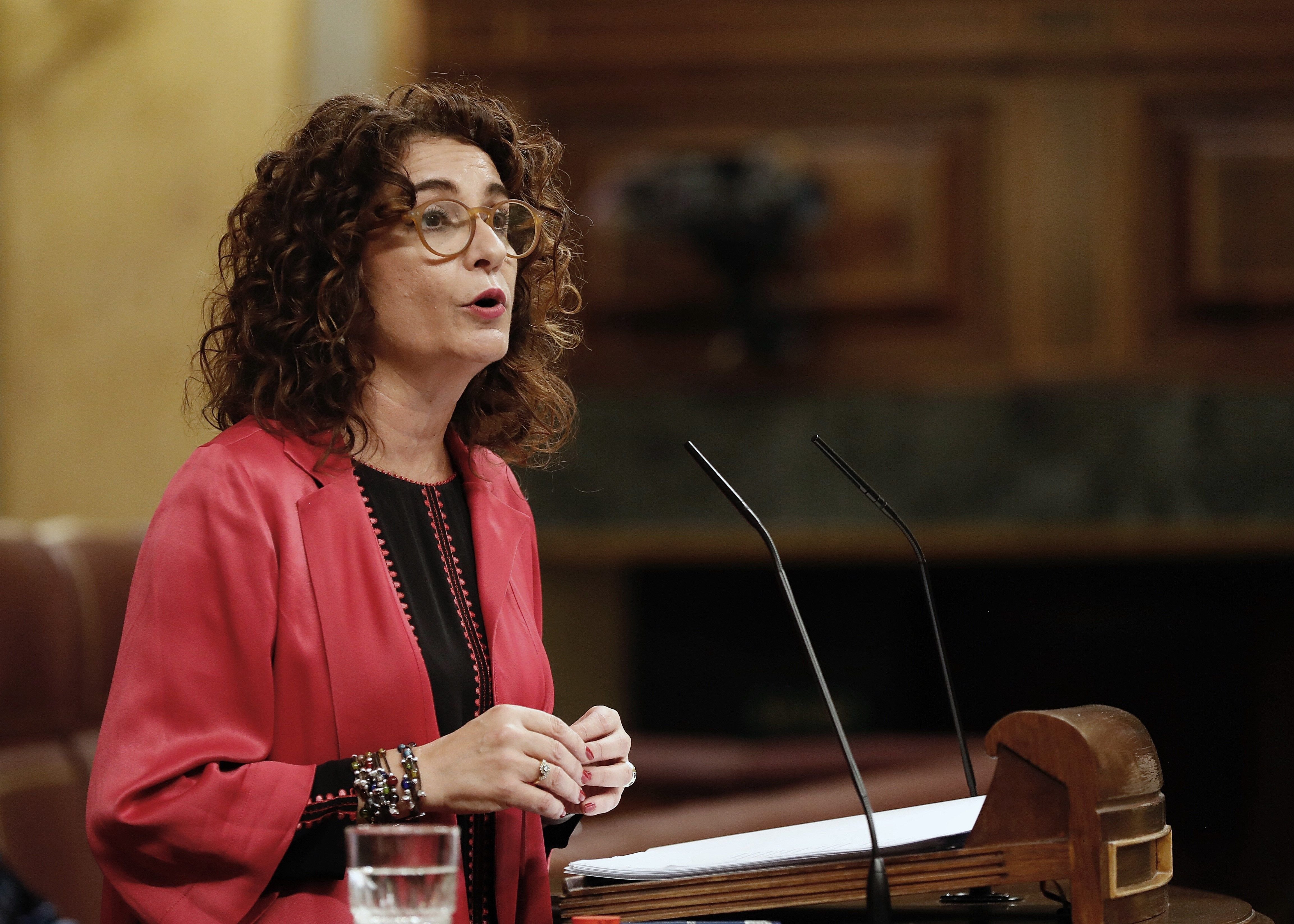 Montero culpa al independentismo de la "parálisis" financiera de la Generalitat