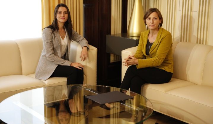 Forcadell intenta millorar la relació amb els grups