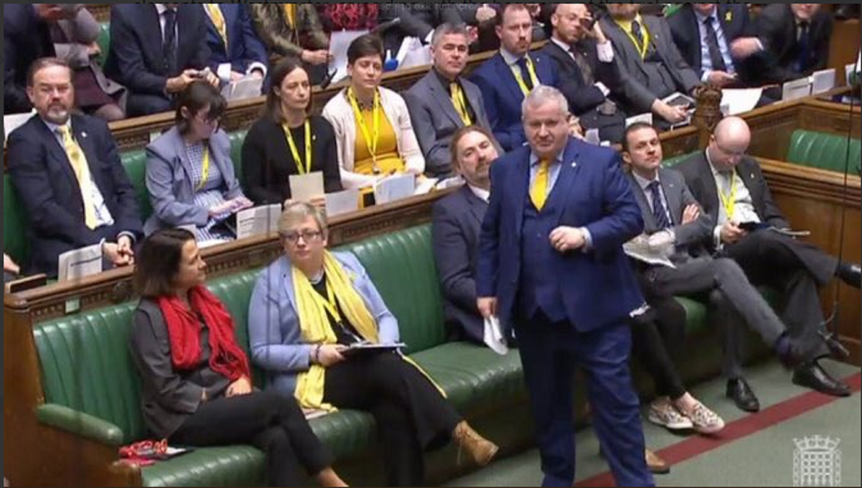 Diputados escoceses y galeses visten de amarillo en Westminster por los presos