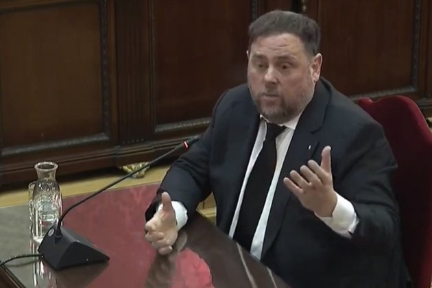 judici proces acusats oriol junqueras retrat declararant mans obertes judici proces acusats oriol junqueras retrat declararant mans obertes