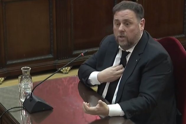 judici proces acusats oriol junqueras retrat declararant manos pecho judici proces acusats oriol junqueras retrat declararant manos pecho