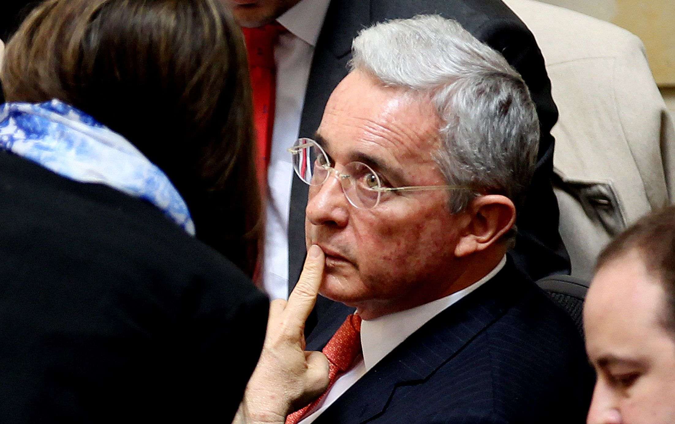 Només Uribe rebutja els nous acords de pau en el Senat