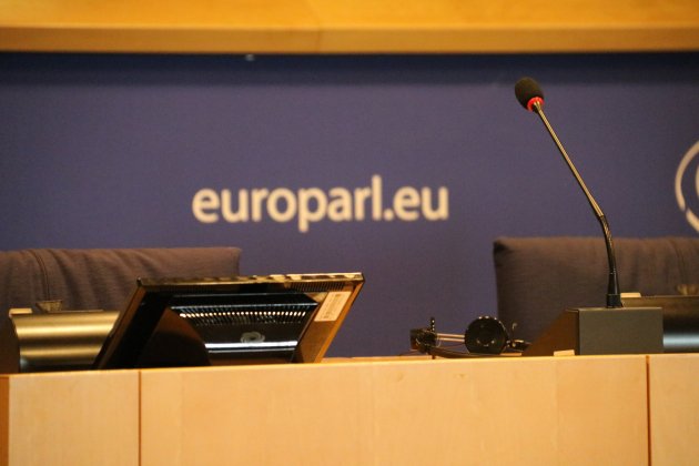 parlament europeu micro. ACN