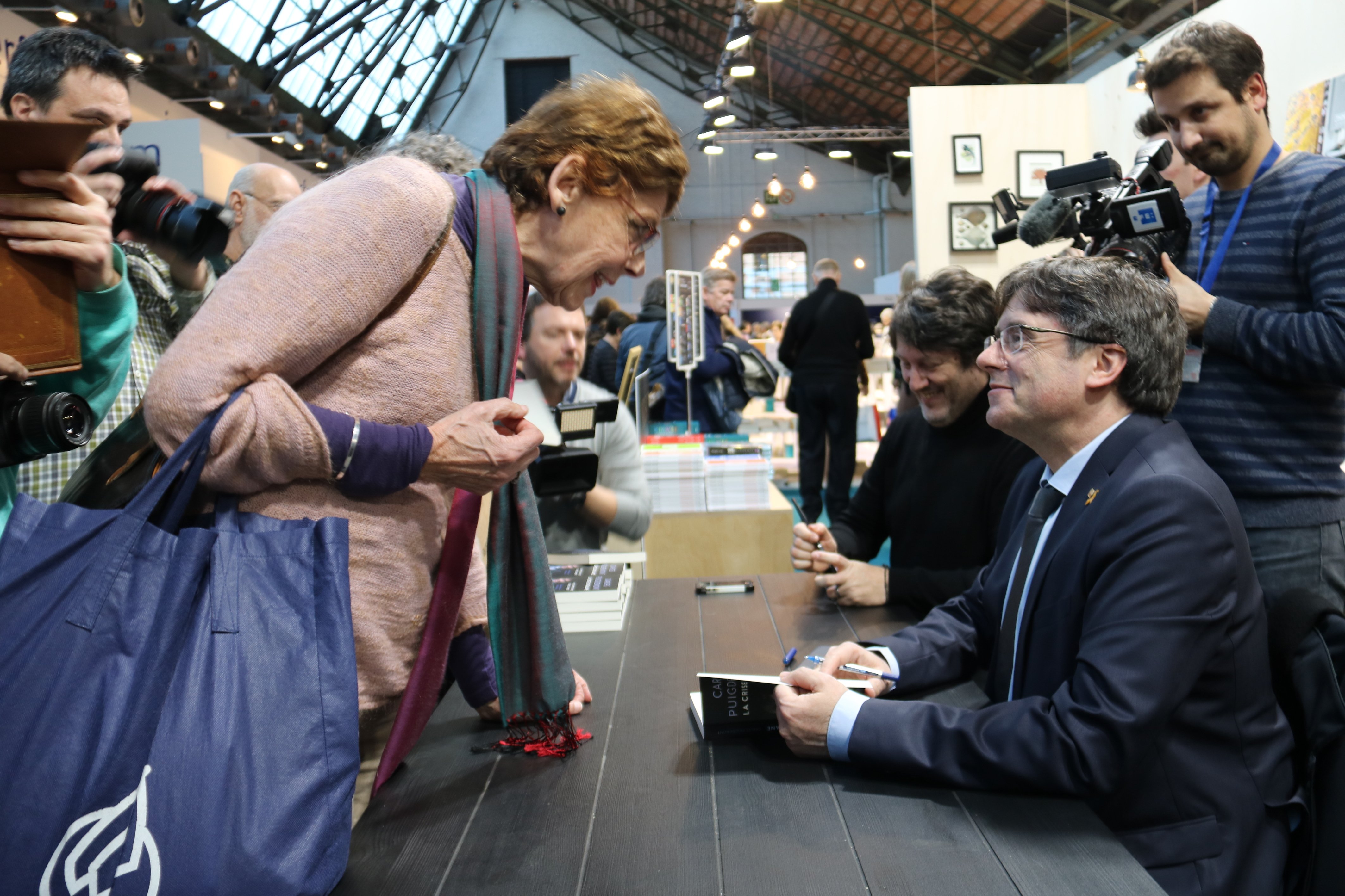 Puigdemont signa llibres Brussel·les ACN